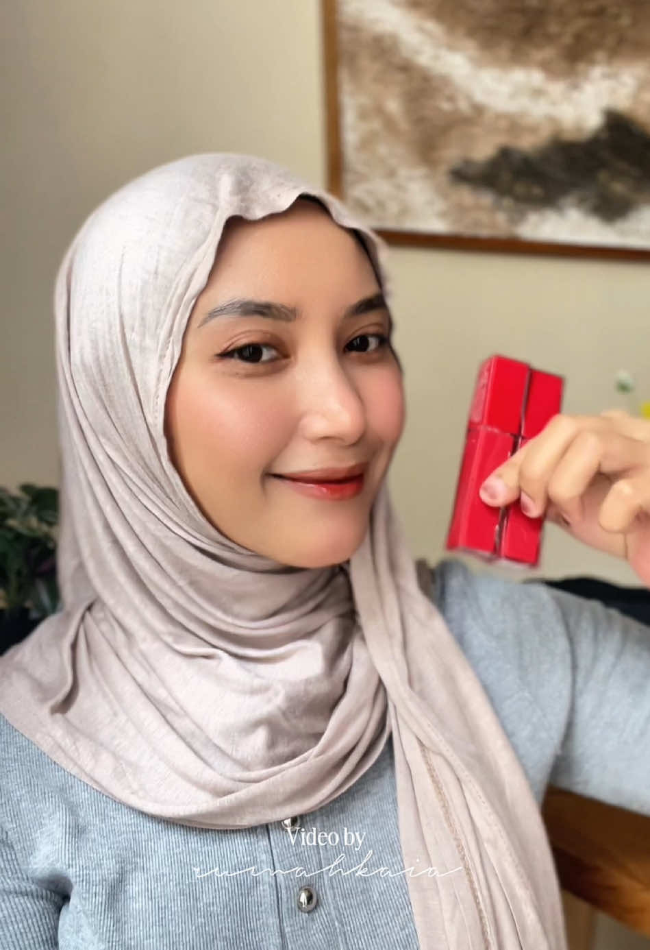 Lip vinyl tergonggg!! Cobain🫵🏻😆 #lipstick #lipvinyl #omg #ohmyglam 