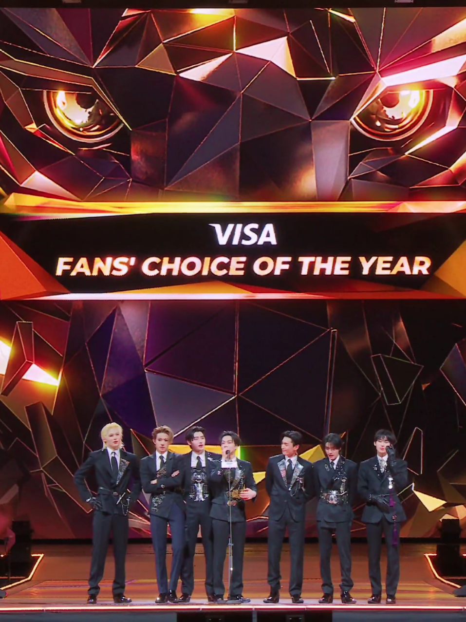 OMG GEMETER SEBADAN BADAN. FINALLY😭✊💖 Congratulations ENHYPEN for winning ‘Fans’ Choice of the Year (Daesang)’ at the 2025 MAMA Awards! 🏆✨  Terimakasih engene, we did it!!!usaha kita gak sia sia. you deserve it so much our gorgeous seven😭💖✨  @enhypen  #enhypenmama2025 #mama2025 #enhypen #fyp #engene 