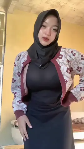 Jangan jauh-jauh dariku ya bang...  #tobrutstyle😋 #hijabtobrut #foryoupage #bahanmimpimu #masukberanda