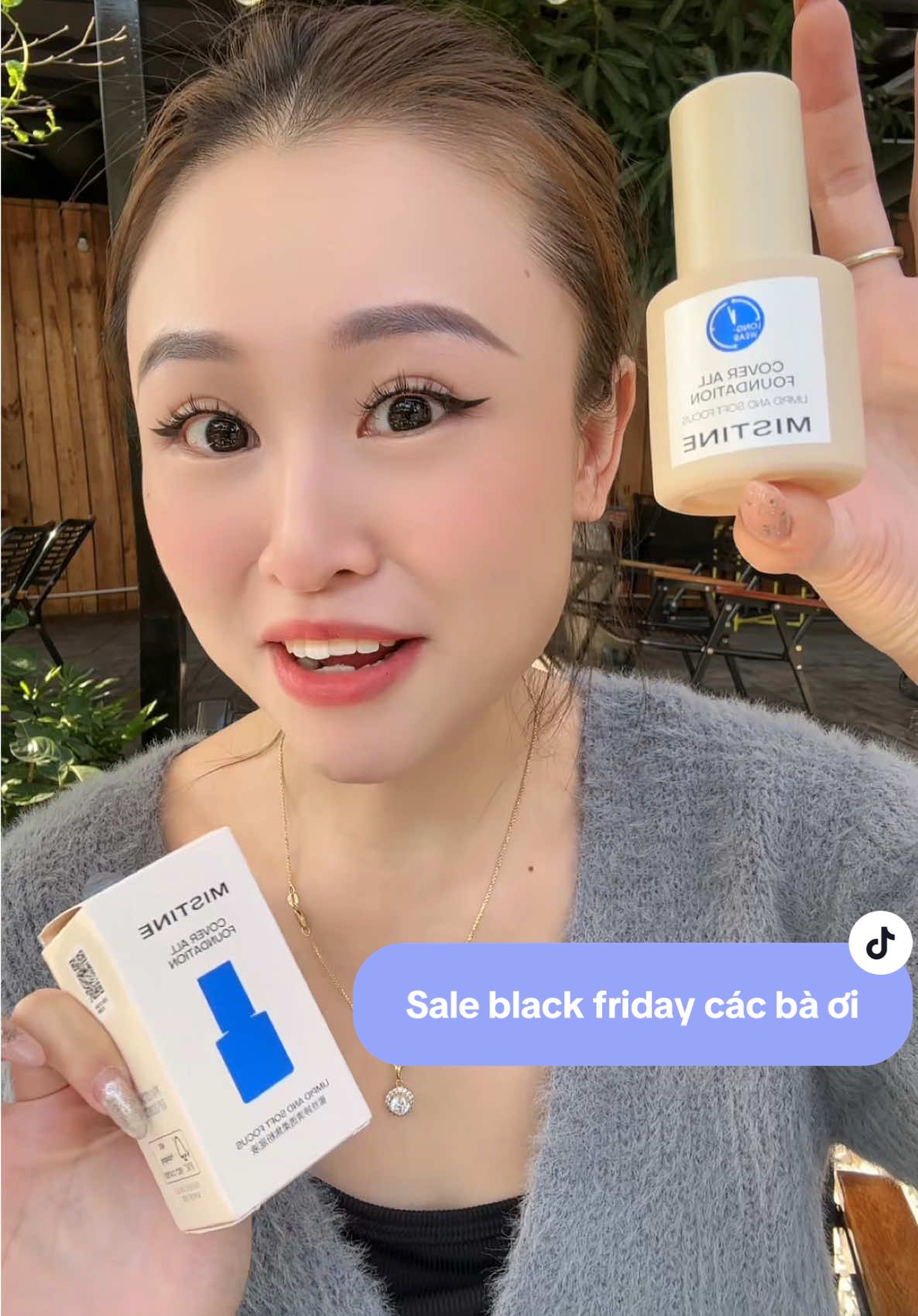 Săn sale thành công kem nền lỏng Mistine. Em này giữ tone tốt, có dưỡng ẩm luôn nên hạn chế mốc nền  #review #mistine #kemnen #kemnendanglong #foundation 