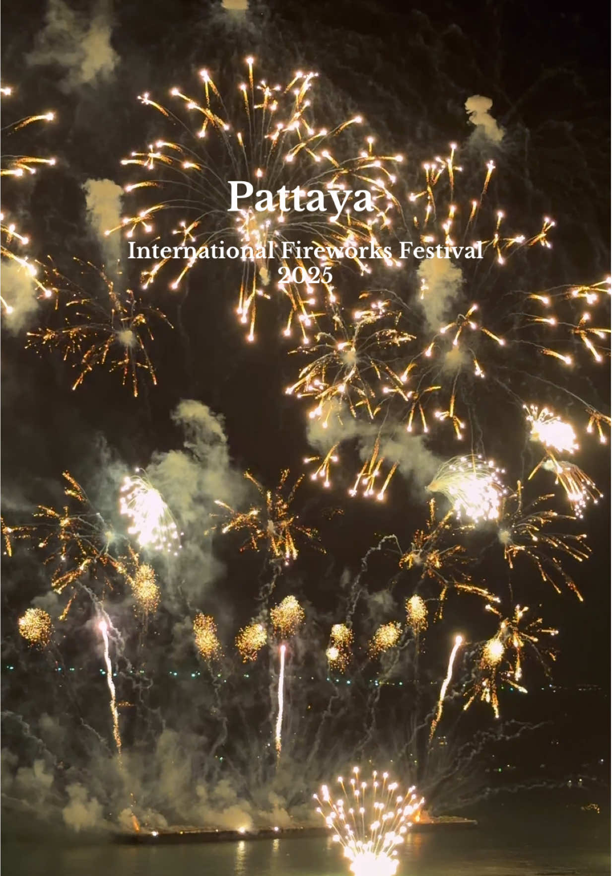 เปิดประสบการณ์มาชมงานพลุพัทยาครั้งแรก ประทับใจมากกกกก คุ้มค่าที่ฝ่ารถติดมาแบบสุดๆ #pattayafireworksfestival2025 #งานพลุพัทยา #pattaya 