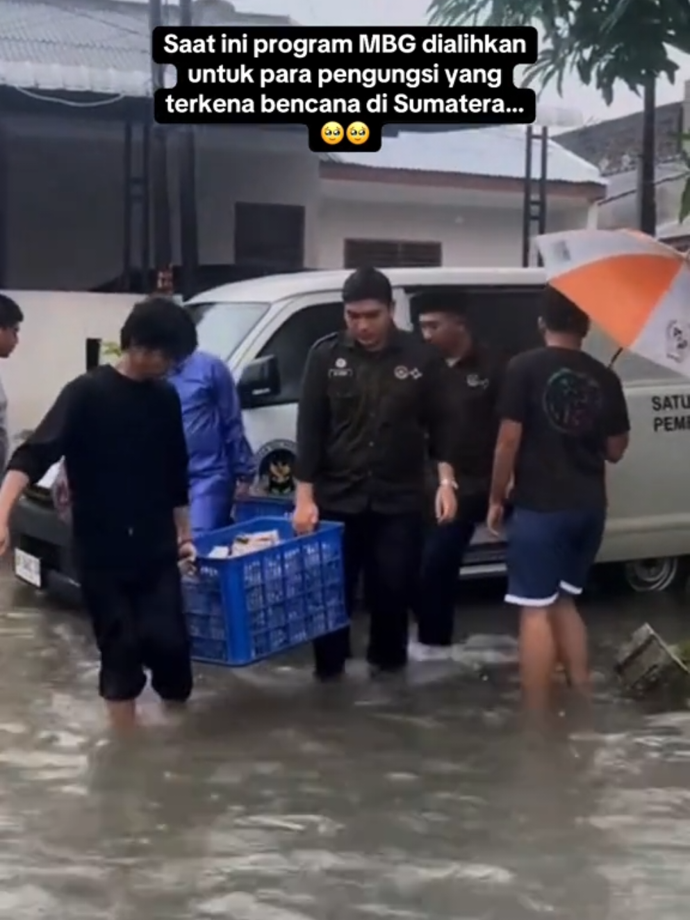 Saat ini program MBG dialihkan untuk bantuan korban banjir dan longsor #mbg #prayforsumatera 