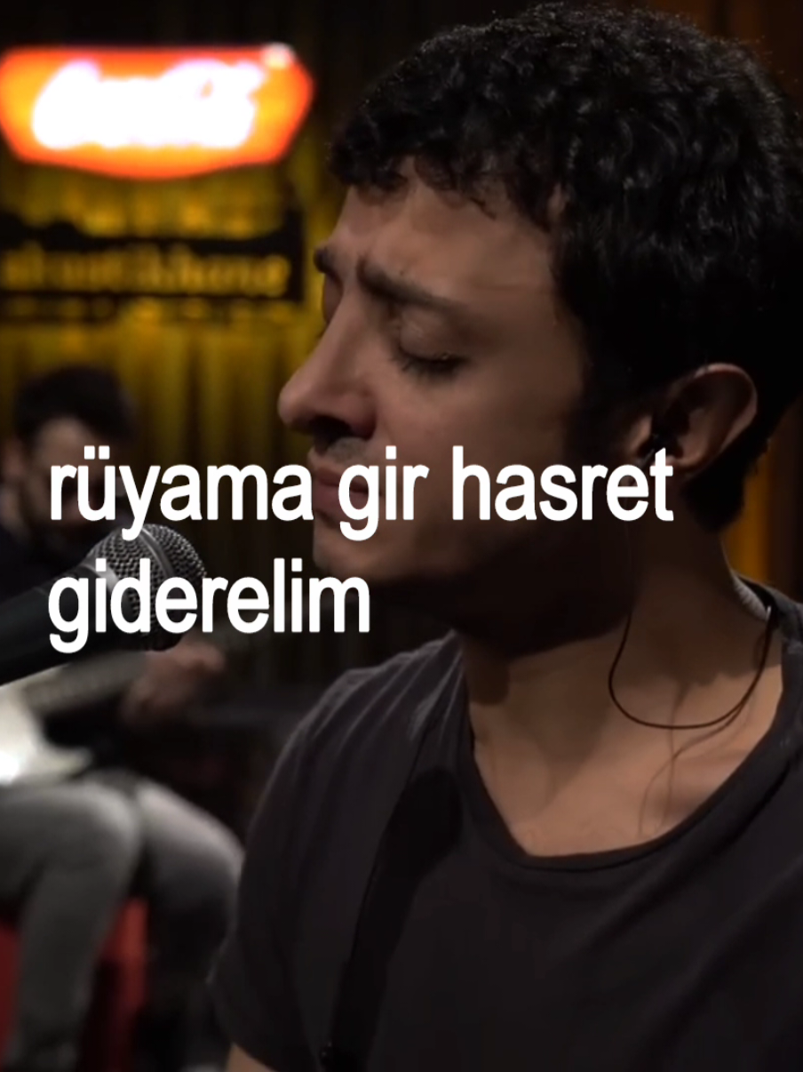Bu şarkının değeri bilinmeli. Bu grup gerçekten sanat yapıyor ya.Kemanın şarkıya kattığı o his o duygu zaten ona diyecek bir şey bulamıyorum. #noland #aramızdadinozor #türkçerock #şebnemferah #rock