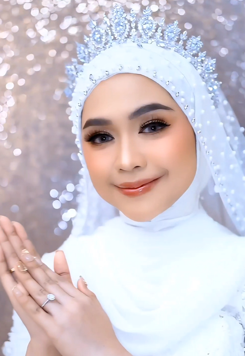 wanita kuat  @riaricis  #muatiktok #weddingmakeup #weddingdress #fyp #riaricis 