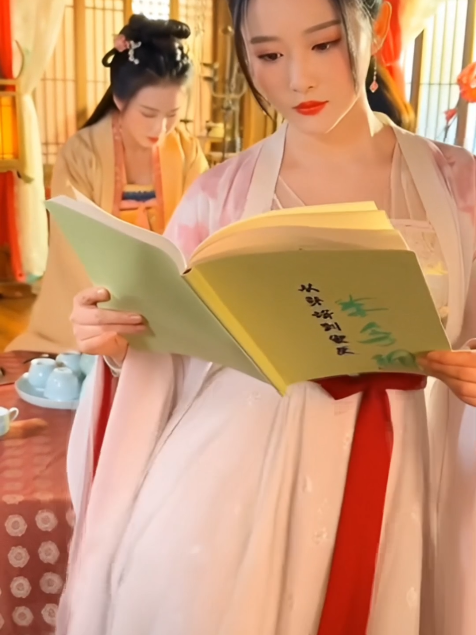 asek asek, nonton season 2 cek profil aku ya👌🏻 #dracin #istrikutigatakdirkugila #season2 