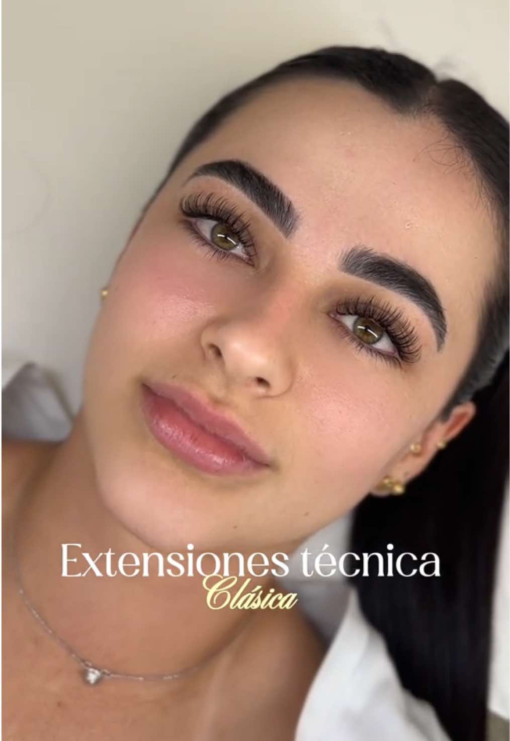 Del 1 al 10 que puntuación le das a este procedimiento. A ella le encantó el resultado 🤩🥰 #fyp #extensionesclasicas 