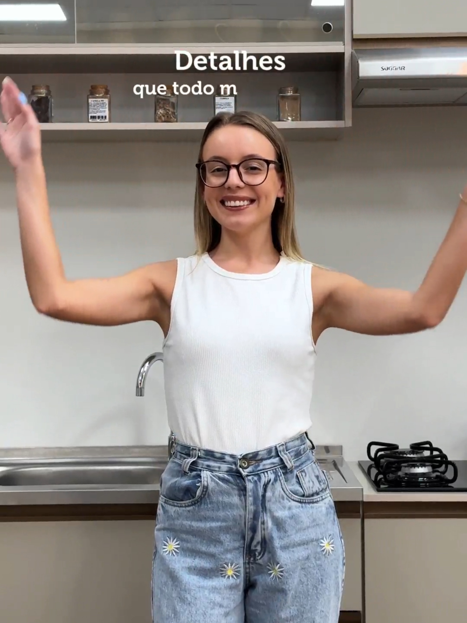 Com acabamento suave, gavetas que abrem totalmente, nichos estratégicos e portas com fechamento silencioso, a Nice Crema transforma o espaço em um ambiente melhor para você! 🤎 Não perca tempo, garanta a sua em madesa.com. 📲 #madesamóveis #casacomestilo #design #cozinhacrema #linhanice #projetodecasa