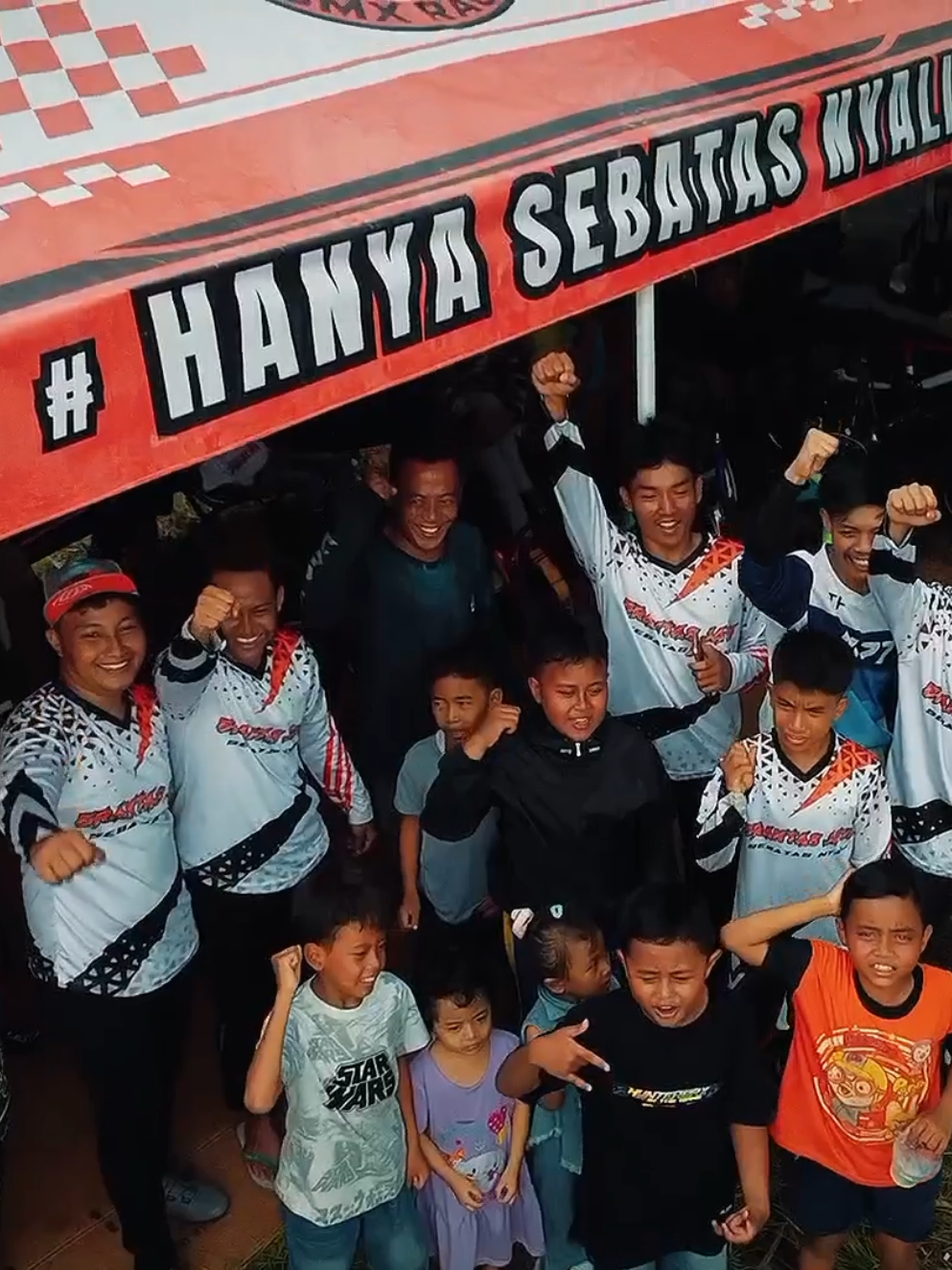 BRANTAS JAYA ,Rapet padat acara ini bukti BMX RACING berkibar, melihat beberapa story vt temen2,  Bintang tumpah ruah di sirkuit ini, sudah terbayang bagaimana Atmosfer jum'at 28-saptu29-Minggu30 November ini. , saya sendiri dari sekarang sudah merasakan keseruanya, maka saya full greget imun semangat muluk 😁✌️, menonton secara langsung para pembalap, team bahkan bagaimana elemen penontonya disana nanti,,,😁🤝 🤝SALIM AKU KAMU KITA SATU INDONESIA.#BMX #Trasakbmxarena #TRASAK #BMXPAMEKASAN #MADURA trims kak  @wongcilik_family128 @ubedjunior_ @aestheticprojectyk.com @rasyasatria74  @NARES_BMX 💫🔥🔥 