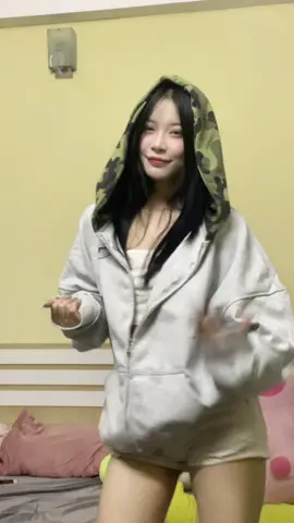 Xinh qa tr @Haven Studio #formhaven #havenstudio #havenootd #hoodiezips 