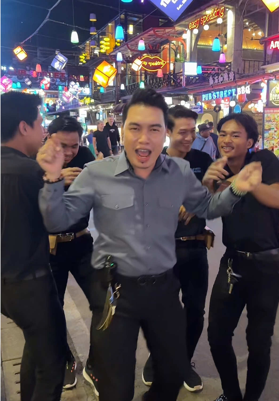 បងជាកម្លោះនាក់នៅស្រុកឆ្ងាយ 😘😘😘 #mesapubstreet #pubstreet #song #music 