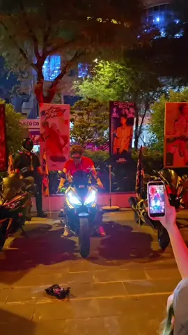 bạn này thích lắmm còn de nữa cơ=))) #CAPTAINBOY #hoangducduy  cre: nuninu_.ue