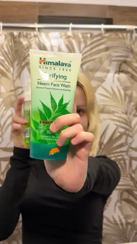 Fix în zilele în care trebuie să arăt bine… apare un coș. Așa am ajuns să încerc Himalaya Purifying Neem și, sincer, a fost cea mai bună decizie pentru tenul meu. Piele mai curată, mai calmă și fără luciu — în doar 7 zile. 🌿✨ Dacă și tu ai dimineți cu „surprize”… dă-i o șansă. Produsele le găsiți în magazinele Kaufland, Carefour, Auchan 💚 #AD #NeemItOff 