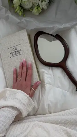 Nicht mehr lange 😱🖤 Wenn Du schon immer mal Press On Nägel ausprobieren wolltest, ist jetzt der perfekte Zeitpunkt dafür 