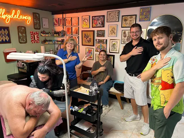 @Drew Lynch #fyp #viraltiktok #trend 