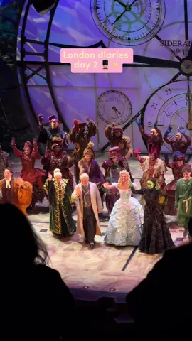 London day twoooo 💂🏼✨ ja, ik voelde me even slecht als ik eruitzag but a bad day in London is still a good day in my book 💖 #london #Vlog #wicked #selfridges #disney 