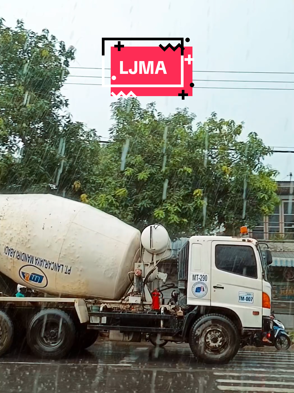 Truck Mixer/Molen Hino FM260TI PT Lancar Jaya Mandiri Abadi