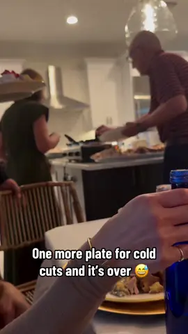 That chair 😂 @Brilliantlydumb #thanksgiving 