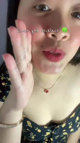 Nakaka sosyal na gold clover necklace. #clovernecklace #cloverleafnecklace #goldnecklace 