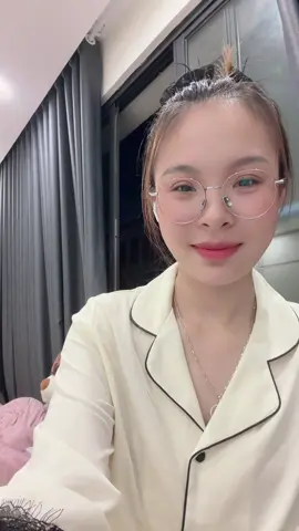 🤣🤣 Em cố trăm lần ,chẳng bằng ai đó 1 phần...