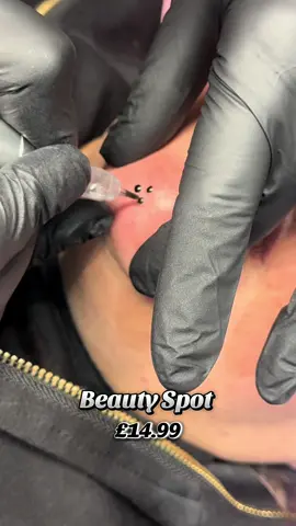 #foryoupage❤️❤️ #fyp #blackfriday #Affordabledeal #Eyeliner 