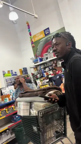 … A.I.D Line Wulff Rd. Early 8am In The Morning. Everyone Coco For Christmas Shopping . 🛍️ 🎄 