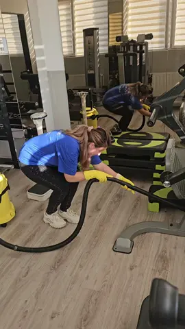 ✨ Vrei curățenie profesio­nală la preț corect înainte de sărbători? Emil Lăcră SRL îți lasă casa, biroul sau spațiul comercial impecabil! 🧽🏠 ✔ Apartamente • Case • Birouri ✔ Curățenie după constructor ✔ Produse profesionale incluse 💸 Doar 35–40 lei/oră 🚗 Deplasare și în județul Sălaj 📞 0756 772 263 | 0742 978 775 🌐 curateniebucuresti-limitrofe.ro ❄️ Sărbătorile vin! Lasă curățenia pe mâna profesioniștilor și bucură-te de timp pentru cei dragi! ✨🎄 #CuratenieProfesionala #EmilLacraSRL #SarbatoriCurate #ServiciiCuratenie #Zalau #Salaj #Impecabil