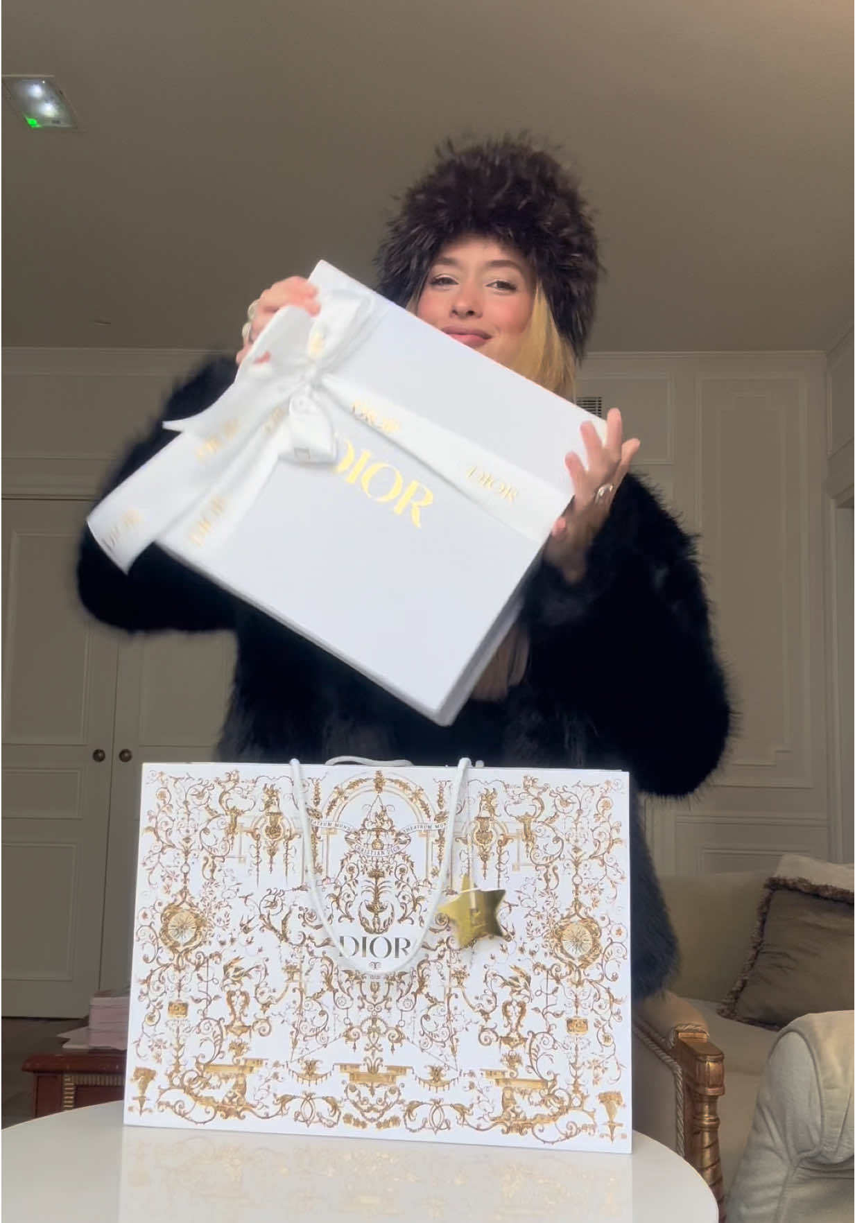 A bolsa de princesa mais linda do mundo 💐 #dior #fyp 