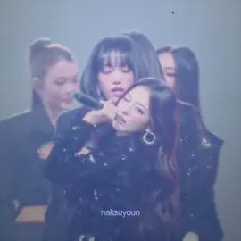 the quality is terrible cause the camera of this award if awful… but i’m going to post more edits of meovv on #MAMA2025 || #meovv #meovvedit #kpop #fyp 