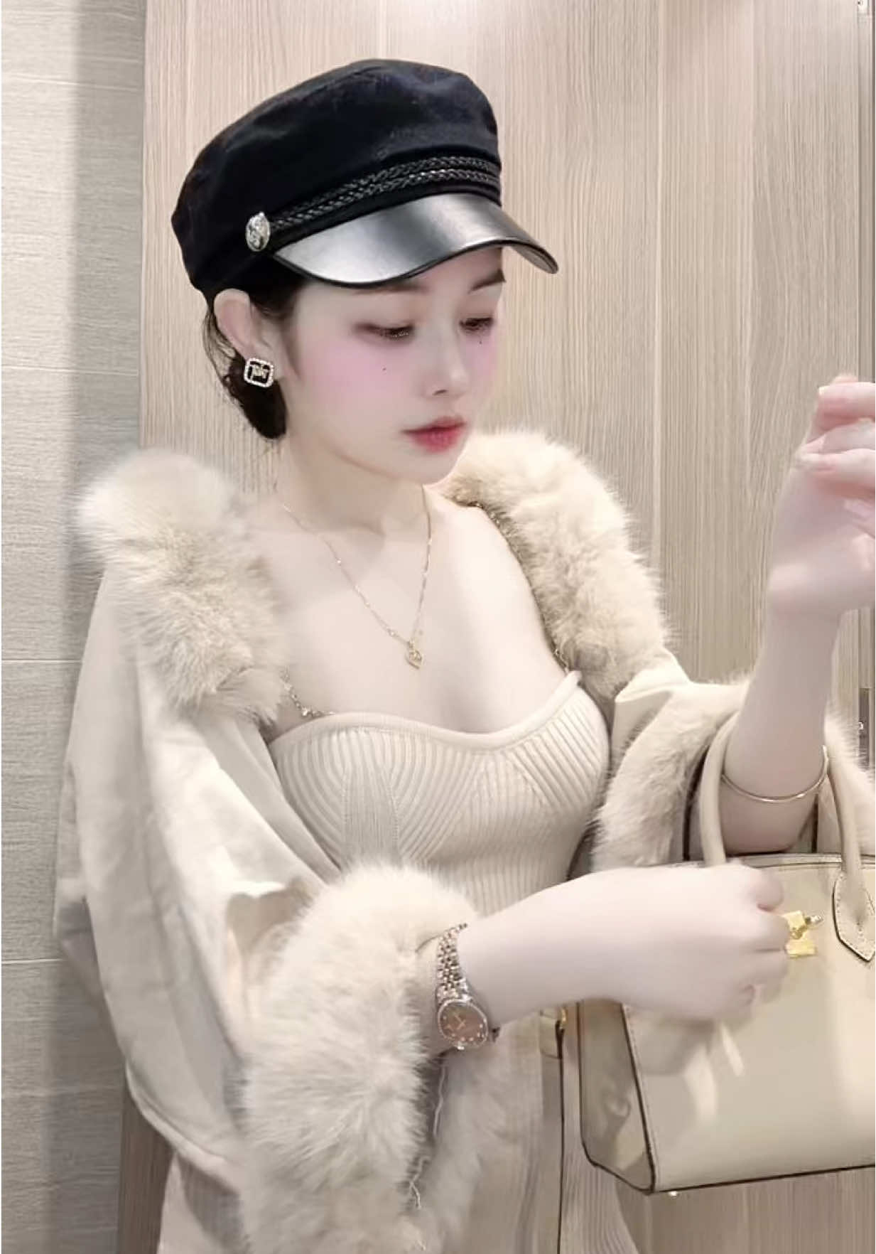 Tiktok khoá giỏ của thiếp :)) . Thần thiếp k có tâm trạng làm gi hết luôn 😄 #hienxinhshop #vairal #xuhuong 