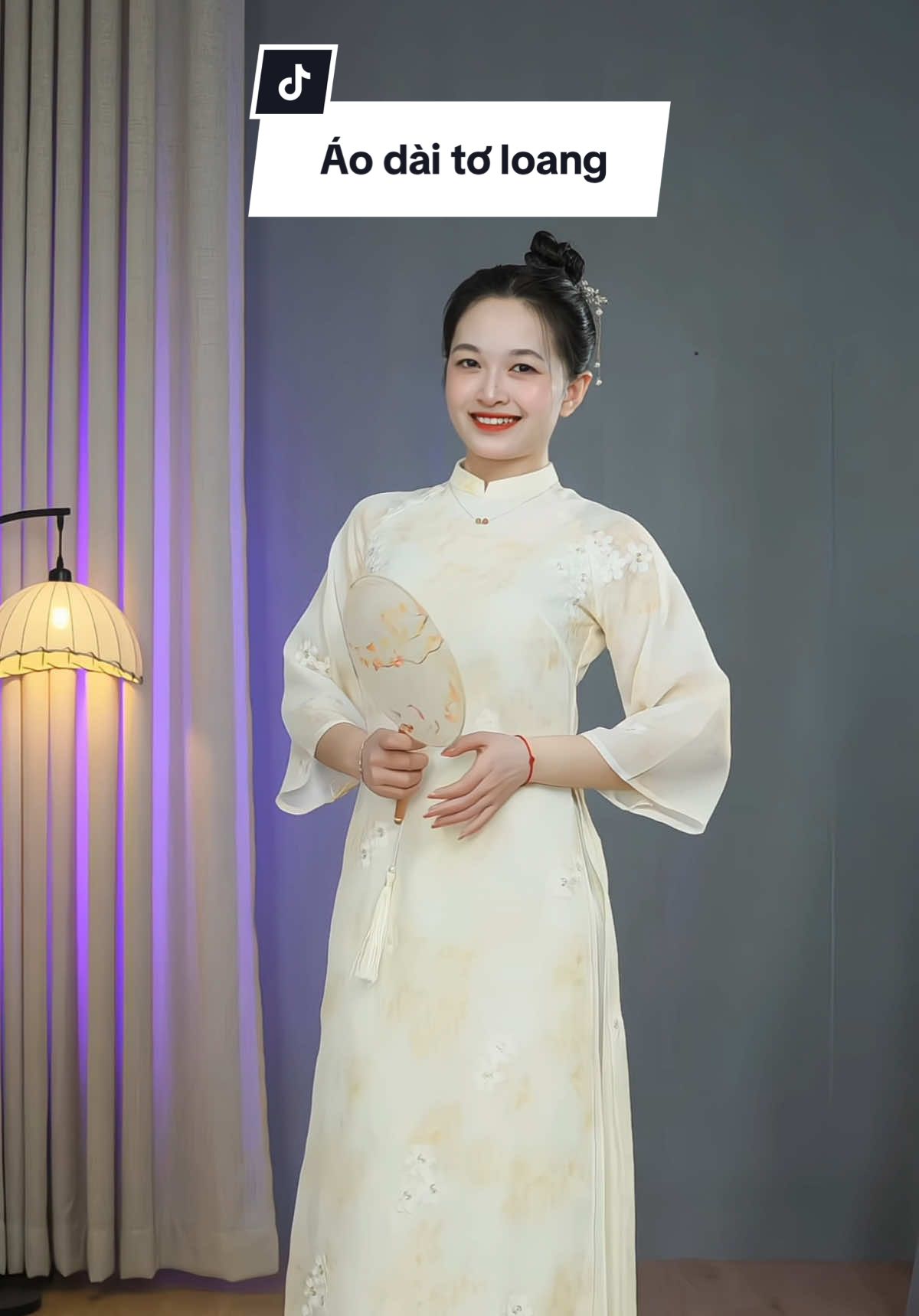 Áo dài tơ loang 4 tà thướt tha cho chị em nào mê sự kín đáo, nhẹ nhàng, dịu dàng nhoaaaa #lendocungkapi #aodaitet #tet #aodaicachtan #aodai 