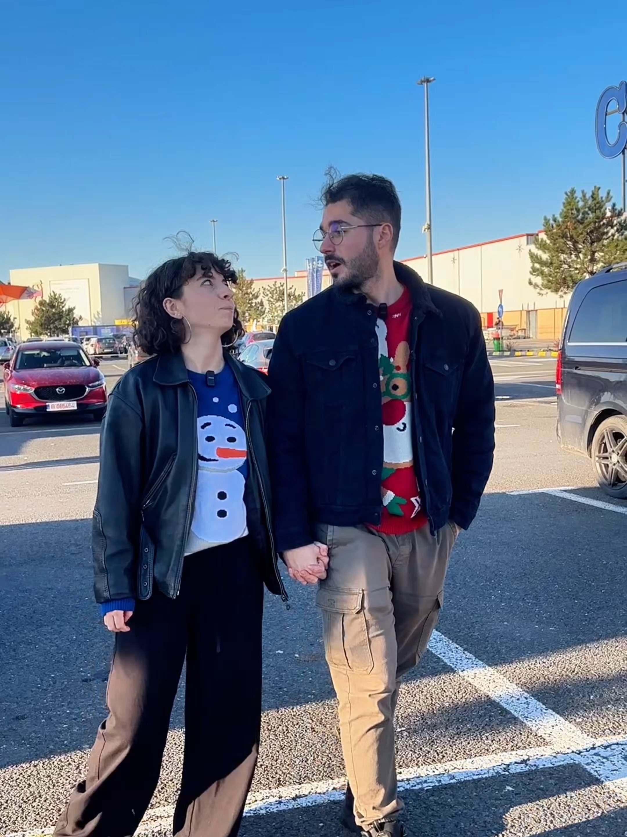 Astăzi, pe 1 decembrie sau în Ajunul Crăciunului, nici nu mai contează când împodobiți bradul. 🎄 Important e să îl faceți cu bucurie și cu decorațiuni în stilul vostru… de la Carrefour.​ ​ #CarrefourRomânia #Carrefour #fyp #Christmas #SărbătoriPeGustulTuturor #Christmastree