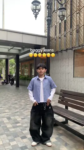 Baggy nya mumpung lagi Ready stock #promomakangajian #kalcer #outfit #baggyjeans #baggy 