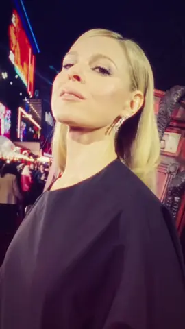 I want to be her controversial younger girlfriend @CaraBuono please give me a chance 🫦🫦🫦 #carabuono #karenwheeler #strangerthings #fyp 