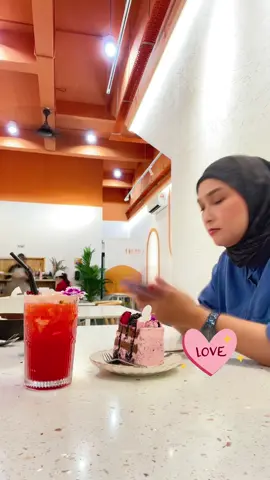 Banyak hal baik yang sedang aku usahakan, banyak sakit yang sedang aku maafkan, banyak marah yang sedang aku rendamkan, banyak sabar yang sedang aku luaskan, banyak fikiran yang sedang aku tenangkan, banyak ikhlas yang aku upayakan dan berusaha berdamai dengan kenyataan..insyaallah.. Semuanya akan kembali baik seperti sediakala..dan insyaallah akan makin baik..insyaallah.. Doakan yg baik2 utk saya..Amin..