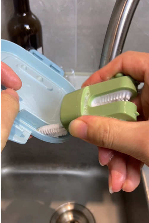 If you don't wash your cup its like drinking dirty water 😨😨
 #tiktoshopcybermonday #tiktokshopblackfriday #5in1cupbrush #kitchenmusthaves #cleaninghacks 