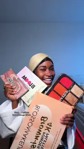 Votre star fait ma voix 💕@Cindy JN  Mes produits du moment pour me maquiller !!!  Makeup nigérianes 🇳🇬de chez : @Ouannary Beauty  tenez mon CSA40. Il donne -40 % sur le site OuannaryBeauty foncezz mes stars !!! Snap 👻: c25csa  Instagram 📸: 25csa 