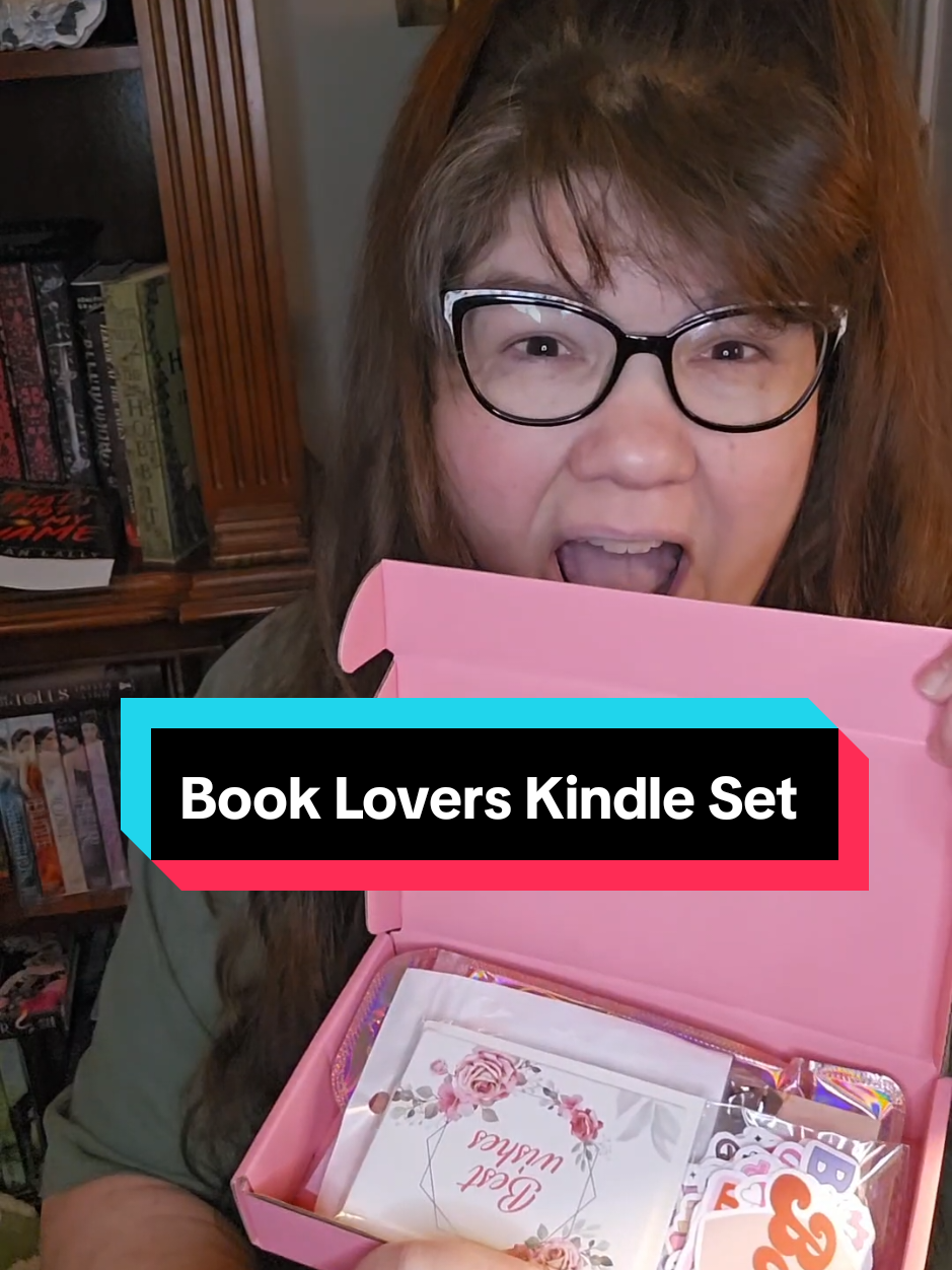 This Book Lovers Kindle Set is sooo cute! #kindle #kindleaccessories #booktokrecs #christmasgiftideas #tiktokshopblackfriday 