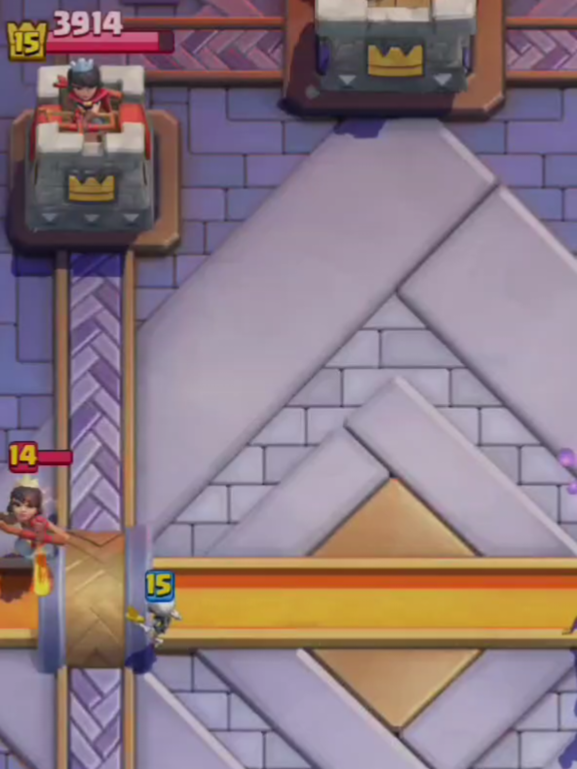 Sad moment of Larry separating from his family to save the tower 😢 💔  #clashroyalemoments #clashroyaledaily #clashroyale #clash #larry 