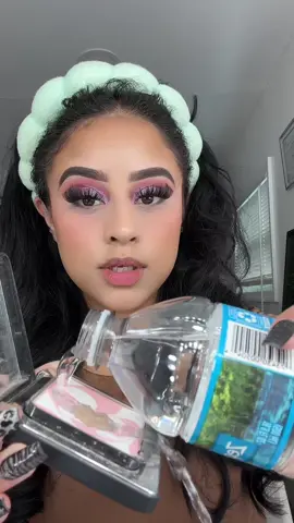 Get you a setting powder that’s actuallly going to help your makeup stay in place, NO MATTER WHAT 😮  #carslan #carslanpowder #makeup #waterproofmakeup #tiktokshopblackfriday 