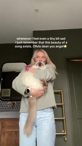 Loves u @Olivia Dean ⭐️🧣 xxxxxx #oliviadean 