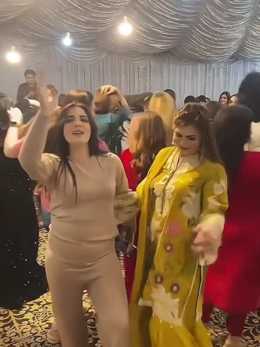 full masti new program video 🍷🥀🐬💃❤️#foryou #Newdance #november2025 #tiktokviral #peshawar 