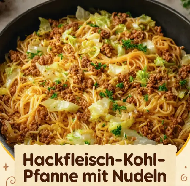 𝗭𝗨𝗧𝗔𝗧𝗘𝗡:  400 g Hackfleisch (Rind oder gemischt) ½ Kopf Weißkohl oder Spitzkohl, fein geschnitten 300 g Nudeln (z. B. Penne oder Fusilli) 1 Zwiebel, fein gehackt 2 Knoblauchzehen, gehackt 1 EL Öl zum Anbraten 2 EL Tomatenmark 200 ml Gemüse- oder Rinderbrühe 100 ml Sahne oder Frischkäse (für eine cremige Variante) Salz und Pfeffer 1 TL Paprikapulver Etwas Majoran Optional: geriebener Käse zum Servieren Küchenutensilien Großer Topf für die Nudeln Große Pfanne oder tiefer Schmortopf Schneidebrett und Messer Kochlöffel zum Umrühren 𝗭𝗨𝗕𝗘𝗥𝗘𝗜𝗧𝗨𝗡𝗚: Zutatenvariationen & Ideen Gemüse-Upgrade: Karotten, Erbsen oder Paprika passen wunderbar dazu. Leichter machen: Ersetze die Sahne durch Milch oder eine pflanzliche Alternative. Extra würzig: Mit einem Teelöffel Senf oder einem Spritzer Worcestersauce abschmecken. Käseliebhaber: Einen kräftigen Käse wie Gouda oder Emmentaler einrühren. Schritt-für-Schritt-Anleitung Nudeln kochen: Die Nudeln nach Packungsanweisung in Salzwasser kochen. Anschließend abgießen und beiseitestellen. Zwiebel und Knoblauch anbraten: Öl in einer großen Pfanne erhitzen und Zwiebel sowie Knoblauch glasig anschwitzen. Hackfleisch braten: Das Hackfleisch hinzufügen und unter Rühren krümelig braten, bis es leicht gebräunt ist. Tomatenmark hinzufügen: Tomatenmark einrühren und kurz mitrösten – das verstärkt das Aroma. Kohl zugeben: Den fein geschnittenen Kohl dazugeben und 5–7 Minuten mitbraten, bis er leicht zusammenfällt. Flüssigkeit und Gewürze: Brühe und Sahne (oder Frischkäse) hinzufügen, mit Salz, Pfeffer, Paprikapulver und Majoran würzen. Nudeln unterheben: Die Nudeln in die Pfanne geben, alles gut vermengen und kurz köcheln lassen, bis die Sauce sämig ist. Abschmecken & Servieren: Noch einmal abschmecken, nach Belieben mit geriebenem Käse bestreuen und heiß servieren. Serviervorschläge Diese herzhafte Pfanne ist ein vollwertiges Hauptgericht, das für sich allein perfekt ist. Dazu passen: Ein grüner Blattsalat mit Joghurt-Dressing Frisches Baguette oder Knoblauchbrot Ein kühles Bier oder ein Glas Apfelschorle Tipps für das beste Ergebnis Verwende frischen Kohl – Spitzkohl macht das Gericht besonders zart. Röste das Tomatenmark kurz an, um die Sauce intensiver zu machen. Wenn du die Pfanne cremiger magst, rühre etwas mehr Sahne oder Frischkäse ein. Lass das Gericht ein paar Minuten ziehen – dann verbinden sich die Aromen perfekt.