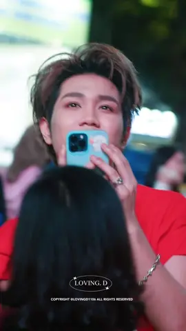 [251128 | Check in at LED Project by @/minnnchouuu] Ánh mắt lấp lánh hạnh phúc, em đứng giữa những người thương em. Thank you @/minnnchouuu for this amazing project. From Loving, D. To our dearest CAPTAIN BOY. “#captainboy #captainboybaytoiday #miniconcertmatchammat 