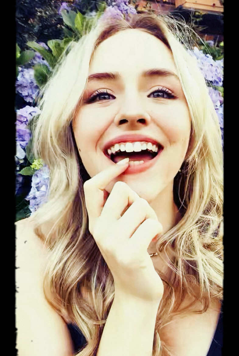 Happy Friday 💗😜👅🧚🏼‍♀️💅🏼🌿🍄#fyp #fun #flower 