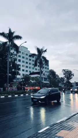 aku kamu hujan-hujanan di pekanbaru waktu itu 😔 #xyzbca #riau #hujanvibes #pekanbaru #pekanbaruhits 