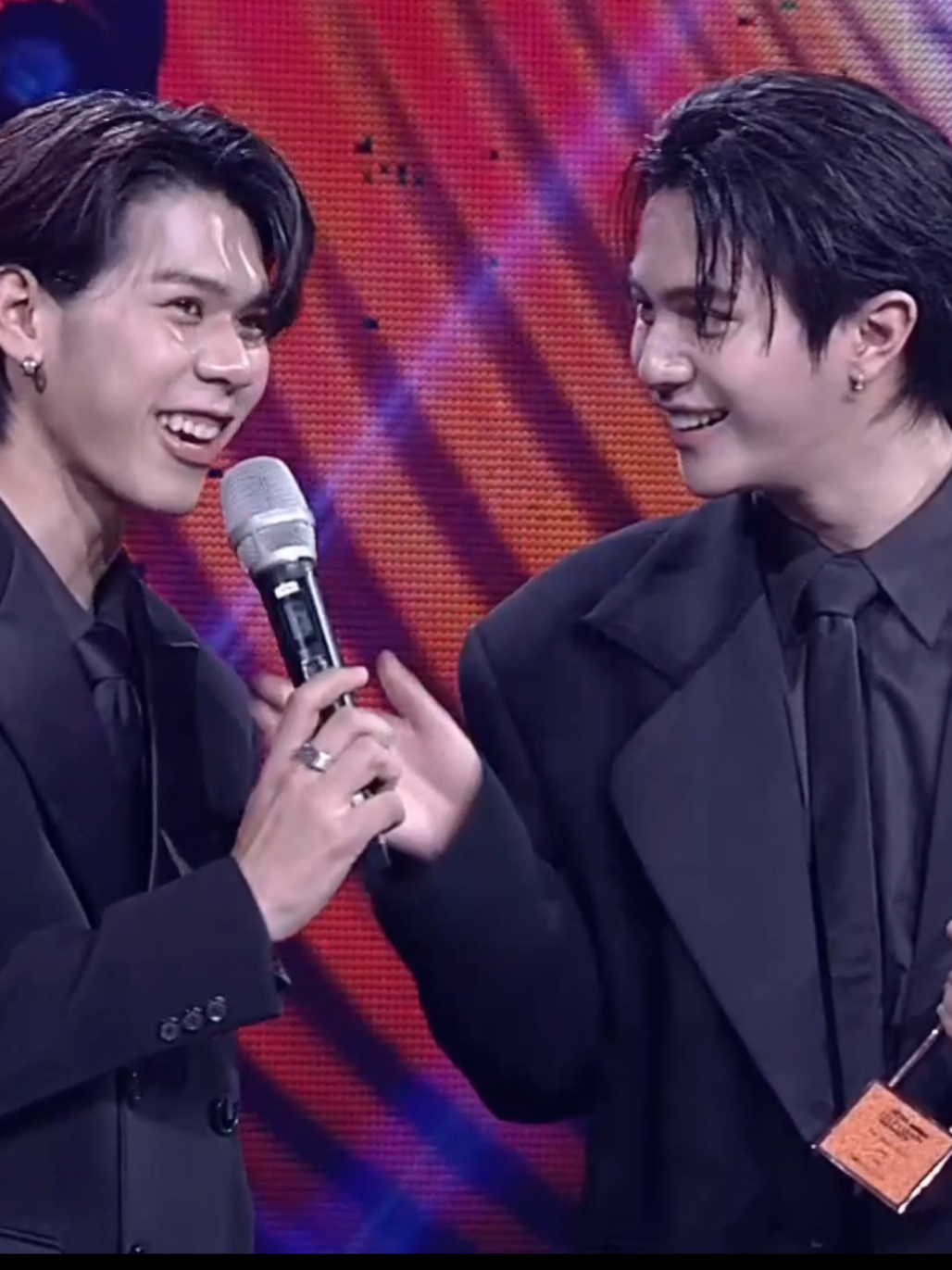 Congratulation for won best MV award ✨💐  @lyknofficial @jkpwilliam @m.tuiiii @lgeat @hongshihoshi @nnutdan  #30thasiantelevisionawards  #gmmtv #lykyou #lykn #4u 