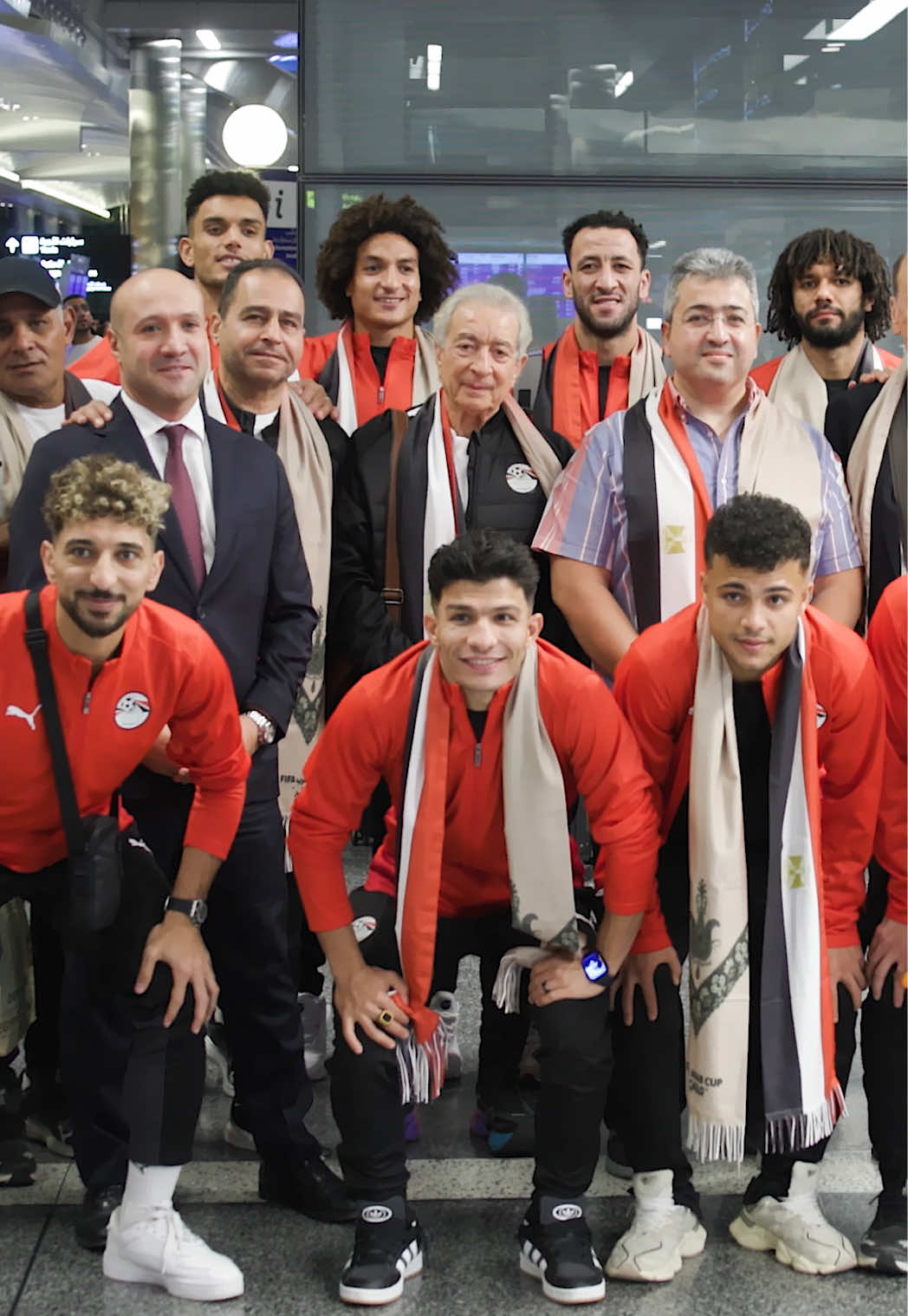 وصول منتخب مصر إلى مطار حمد الدولي… حيّهم! 🇪🇬 🇪🇬  #كأس_العرب ‏The Egypt national team has arrived at Hamad International Airport… Welcome to Qatar! 🇪🇬 🇪🇬 ‏#FIFArabcup
