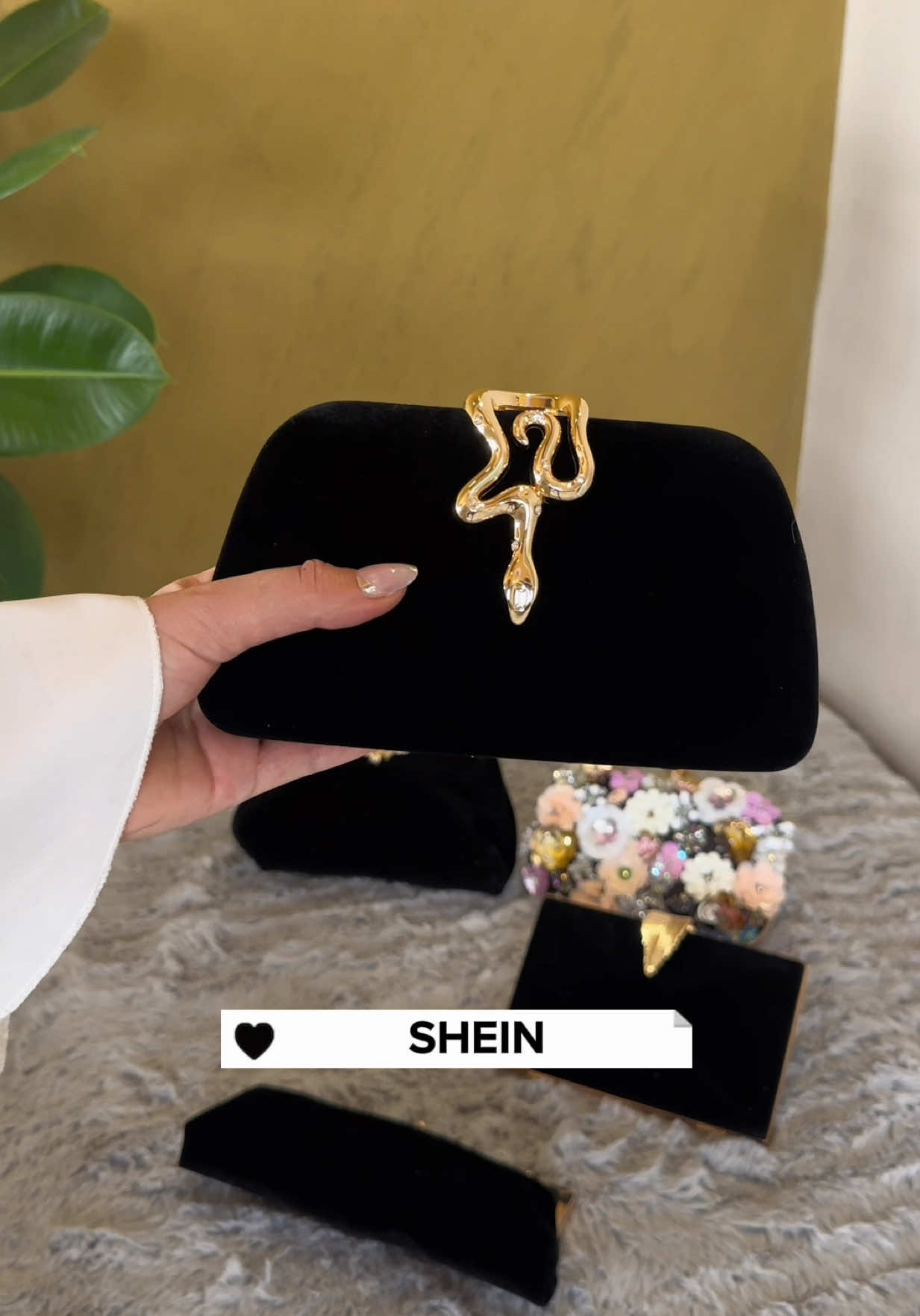 ئۆفەرە ناوەزەکەی بالاک فڕایدەی🛍️ ئێستا داوا بکە 📦 ئێمە بە وریاییەوە دەیگەیەنین گەڕاندنەوی داشکاندنی ٪100 بۆ ئێوەی ئازیز‎ لە ئێستادا هەر بەرهەمێکتان پێویست بێت لە وێبسایت یان ئەپی شیئێنی دوبەی بە ئێمەی بسپێرە کە گواستنەوەکەی بە خۆڕاییە لە ئیماراتاوە بۆ کوردستان نرخی دۆلار: 1$=1,240 IQD ماوەی گەیشتنی کاڵا لە 12-20 ڕۆژە  گەیاندنمان بۆ هەموو العراق بەردەستە 🚚 #kurdistan #iraq #shein #blackfriday 