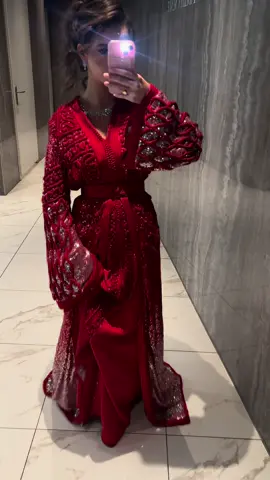 This color… im in love  Dress: @hanane.jilali Make up: @AB&A MODE #CapCut #moroccan #dress #takchita #caftanmarocain 