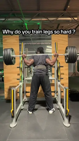 Need I say more ? You are welcome 🥂 #Stronglegs #legday #squat #Fyp 